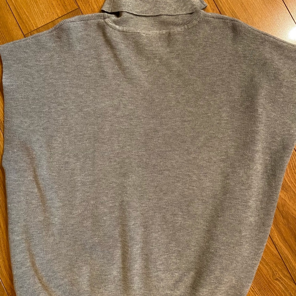 Ellen Tracy Soft Gray Sleeveless Turtleneck - Picture 2 of 4